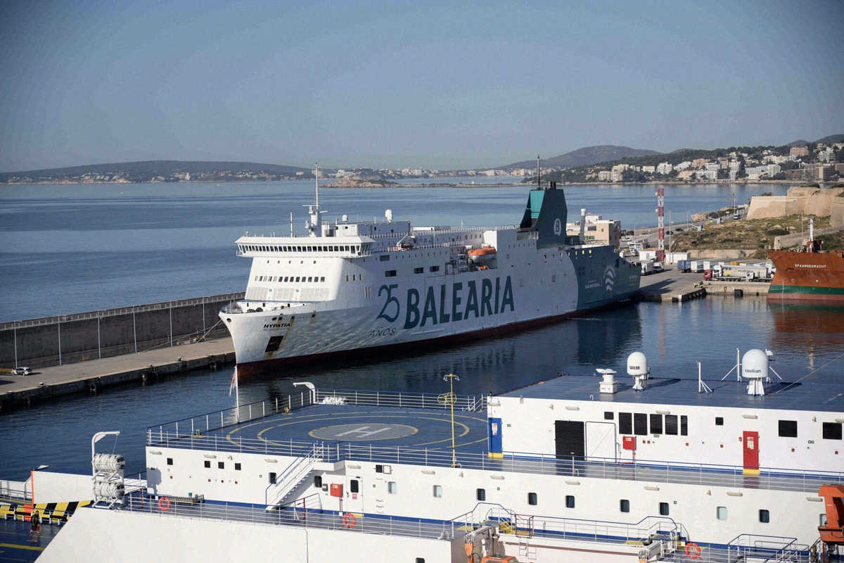 Baleària ferry Hypatia de Alejandría docked in the port of Palma de Mallorca